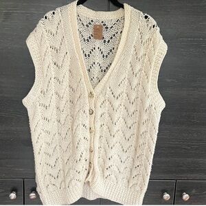 ✨ Soft and Cozy Hand Knit Cream Vintage Vest